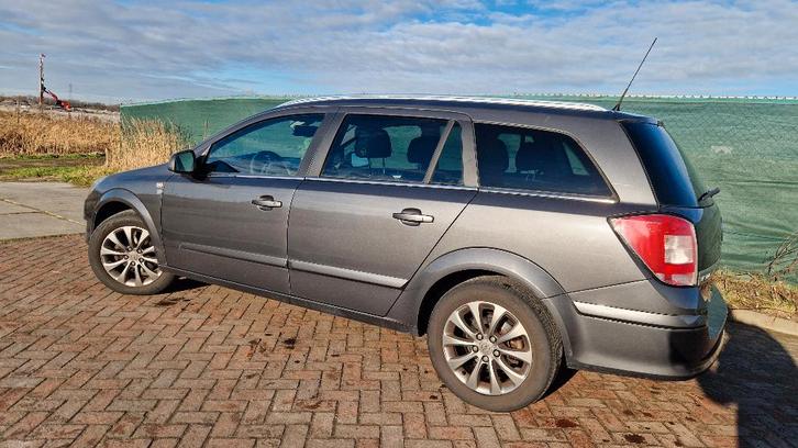 Opel Astra 1.6 Ecotec LPG St.wgn. 2010 Grijs 111 edition, Auto's, Opel, Particulier, Astra, ABS, Airbags, Airconditioning, Centrale vergrendeling