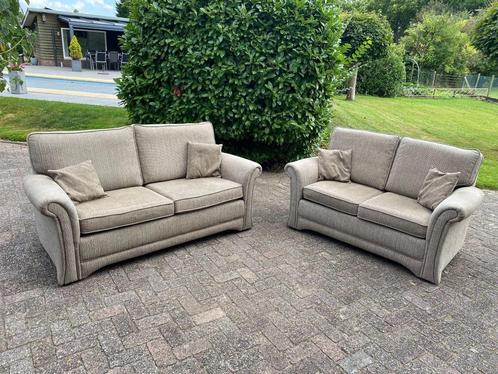 1 of 2 stoffen banken zand / beige bank set, Huis en Inrichting, Banken | Voetenbanken en Poefen, Gebruikt, 75 tot 100 cm, 125 cm of meer