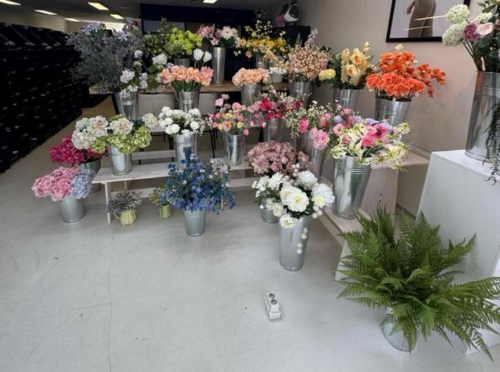 Te koop partij zijden kunstbloemen + webshop + bedrijfsnaam, Huis en Inrichting, Woonaccessoires | Kunstplanten en Kunstbloemen