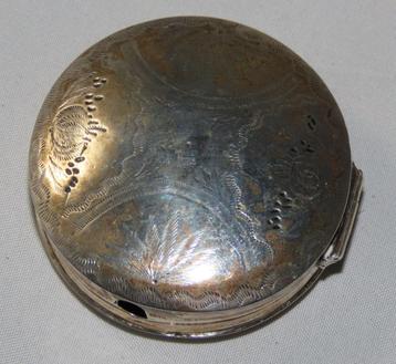 Antiek zilver rond doosje beschikbaar voor biedingen