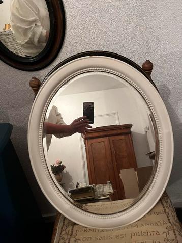 Antieke Ovale Spiegel met Witte Lijst 48 x 58 cm beschikbaar voor biedingen