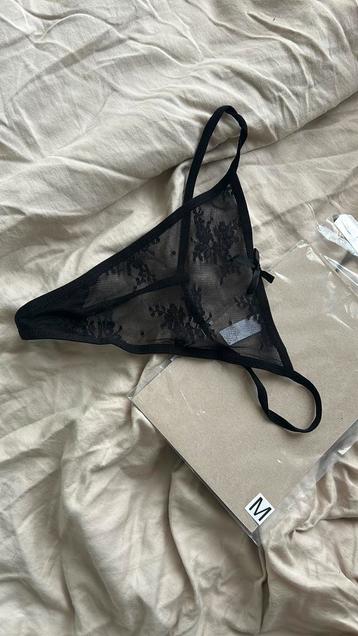 Super leuke zwarte string maat M beschikbaar voor biedingen