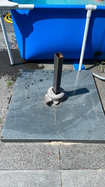 Granieten parasolvoet draaibaar 80x80 cm beschikbaar voor biedingen