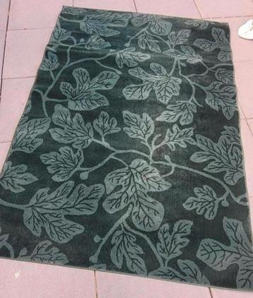 Groen vloerkleed met bladeren - 133x195 cm beschikbaar voor biedingen