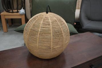 Leuke ronde rotan hanglamp Ø28 cm. beschikbaar voor biedingen