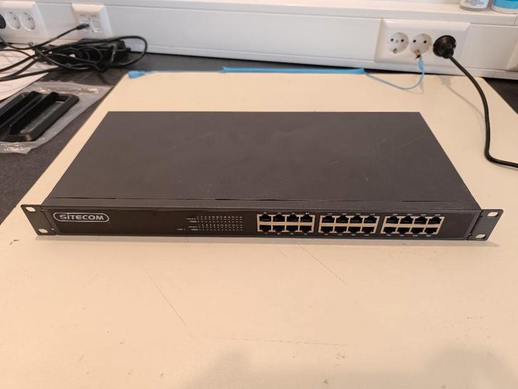 Sitecom LN-143B 24-port Switch, Computers en Software, Netwerk switches, Gebruikt, Ophalen