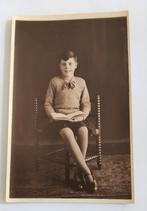 Oude foto van jongen Perfect Foto Alkmaar circa 1935, Foto, Ophalen of Verzenden, Zo goed als nieuw, Voor 1940