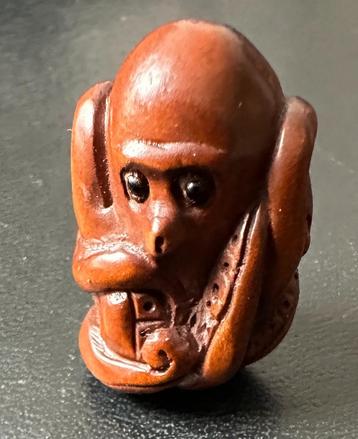 Ojime in buxushout van een octopus beschikbaar voor biedingen