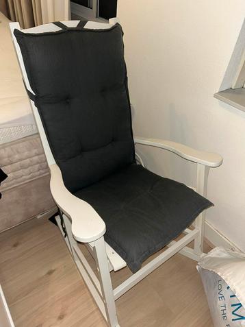 Schommelstoel babykamer beschikbaar voor biedingen