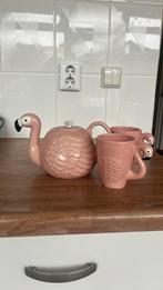 Flamingo theepot en kopjes, Huis en Inrichting, Keuken | Servies, Ophalen of Verzenden, Zo goed als nieuw, Overige stijlen, Kop(pen) en/of Schotel(s)