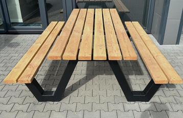 Douglas geïmpregneerd picknick tafel met stalen poot  beschikbaar voor biedingen