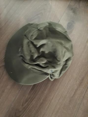 Groene legerpet beschikbaar voor biedingen