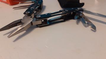 Multitool zwart beschikbaar voor biedingen