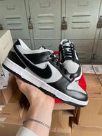 Nike Dunk Low Chenille Swoosh Black Grey Maat 44, Kleding | Heren, Schoenen, Zwart, Nike, Nieuw, Ophalen of Verzenden