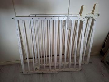 2 traphekjes van merk Child wood beschikbaar voor biedingen