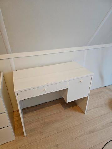 Bureau/ make up tafel Syvde IKEA  beschikbaar voor biedingen