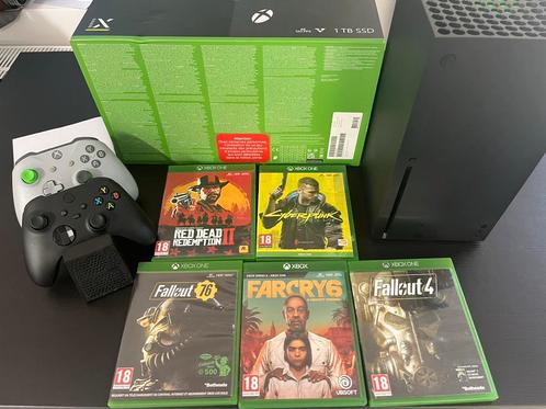 Xbox Series X + 6 topgames + 2 controllers + oplaadstation, Spelcomputers en Games, Spelcomputers | Xbox Series X en S, Zo goed als nieuw