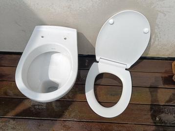 hangend toilet met zitting / Wandtoilet met bril beschikbaar voor biedingen