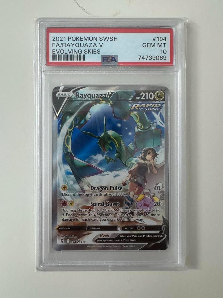 Rayquaza V Evolving Skies PSA 10, Hobby en Vrije tijd, Verzamelkaartspellen | Pokémon, Zo goed als nieuw, Losse kaart, Foil, Ophalen of Verzenden