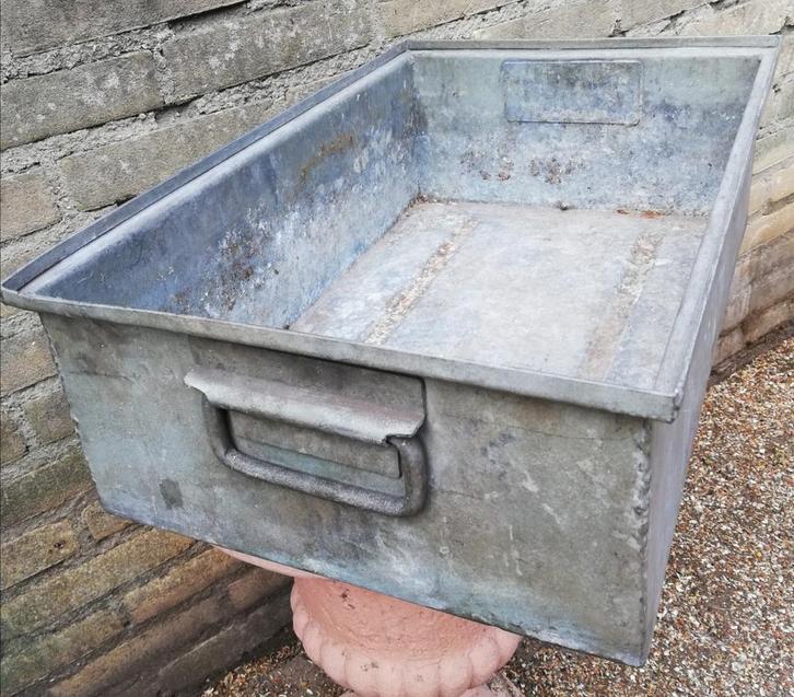 Magazijnbak. Industrieel. Zink. 52/34/18 cm., Verzamelen, Overige Verzamelen, Gebruikt, Ophalen