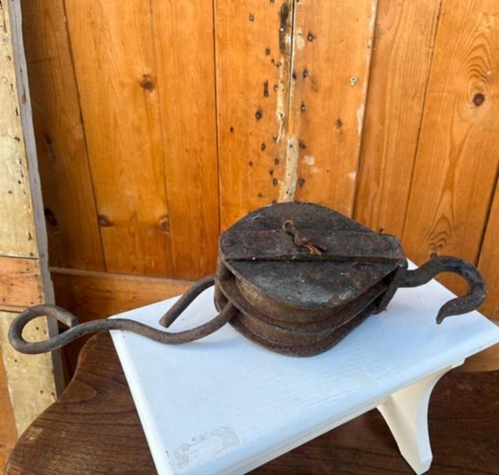 Katrol met haak metaal oud origineel decoratie 54 cm, Antiek en Kunst, Curiosa en Brocante, Ophalen of Verzenden