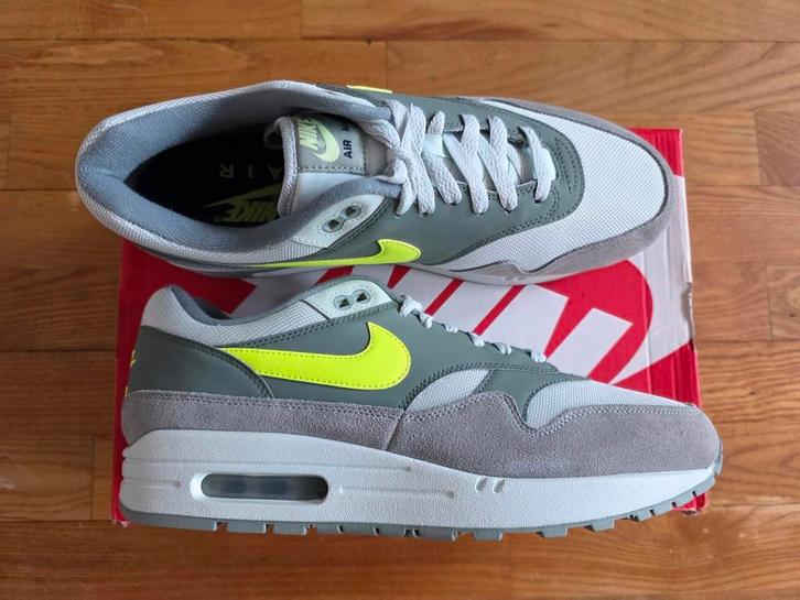 Nike Air Max 1 'Mica Green Volt' - Maat 44 DS, Kleding | Heren, Schoenen, Nieuw, Sneakers of Gympen, Overige kleuren, Ophalen of Verzenden