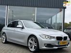 BMW 3-Serie 1.6 320I 125KW EDE 2013 Grijs, Auto's, Achterwielaandrijving, 4 cilinders, 75 €/maand, Handgeschakeld