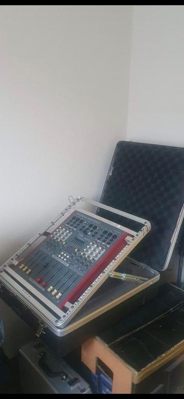 Mixer mengpaneel met flightcase beschikbaar voor biedingen
