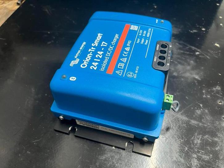 Victron Orion-Tr Smart 24/24 17A Omvormer en accuader, Watersport en Boten, Navigatiemiddelen en Scheepselektronica, Zo goed als nieuw