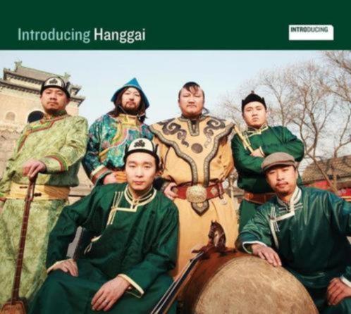 CD: Hanggai – Introducing Hanggai (ZGAN) GESIGNEERD Digipak, Cd's en Dvd's, Cd's | Rock, Zo goed als nieuw, Poprock, Verzenden