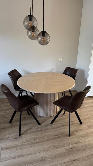 4 stoelen te koop beschikbaar voor biedingen