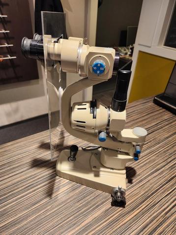 Spleetlamp  beschikbaar voor biedingen