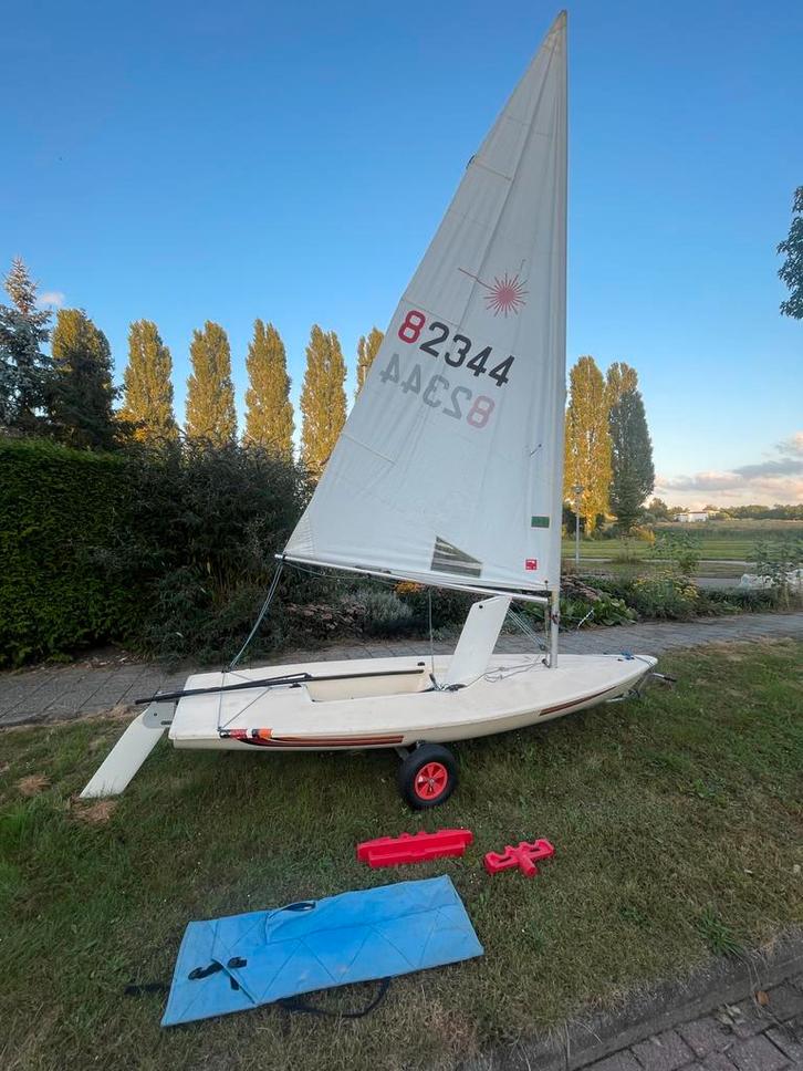 Laser zeilboot met strand trailer, Watersport en Boten, Zeilen en Zeiltoebehoren, Gebruikt, Minder dan 15 m², Ophalen