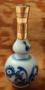 Chinees porseleinen parfumflesje met gouden dop 19e eeuw, Ophalen of Verzenden