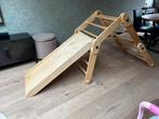 Houten klimrek met glijbaan en klimwand, Ophalen, Zo goed als nieuw