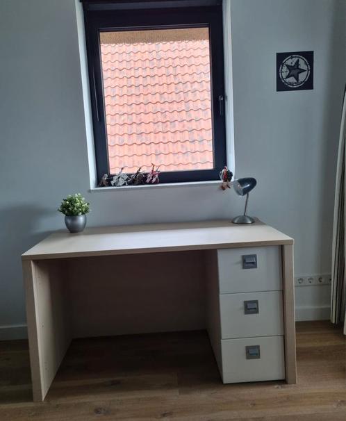 Bureau, Vroomshoop kinderkamer/tienerkmr(off white met hout), Kinderen en Baby's, Kinderkamer | Overige Meubels, Zo goed als nieuw