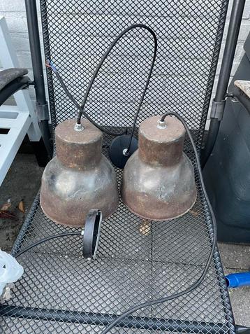 Twee rustieke keramieken hanglampen. beschikbaar voor biedingen