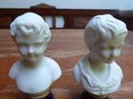 2 biscuit borstbeeldjes, Capodimonte, Antiek en Kunst, Antiek | Porselein, Ophalen of Verzenden