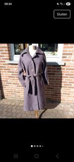 Paars lila jas van wol, nette mantel, Ophalen of Verzenden, Zo goed als nieuw, Maat 42/44 (L), Paars