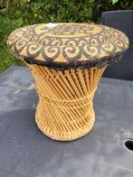 leuk bijzetafeltje, van Riet, met print. kan ook als krukje, Huis en Inrichting, Tafels | Bijzettafels, Minder dan 55 cm, ., Rond