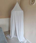 Witte klamboe met piek stok, Ophalen, Klamboe