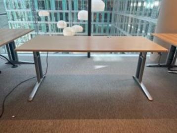 Bureau met slinger en kabelgoot 180x80xH62-84 cm, 19 stuks - afbeelding 2