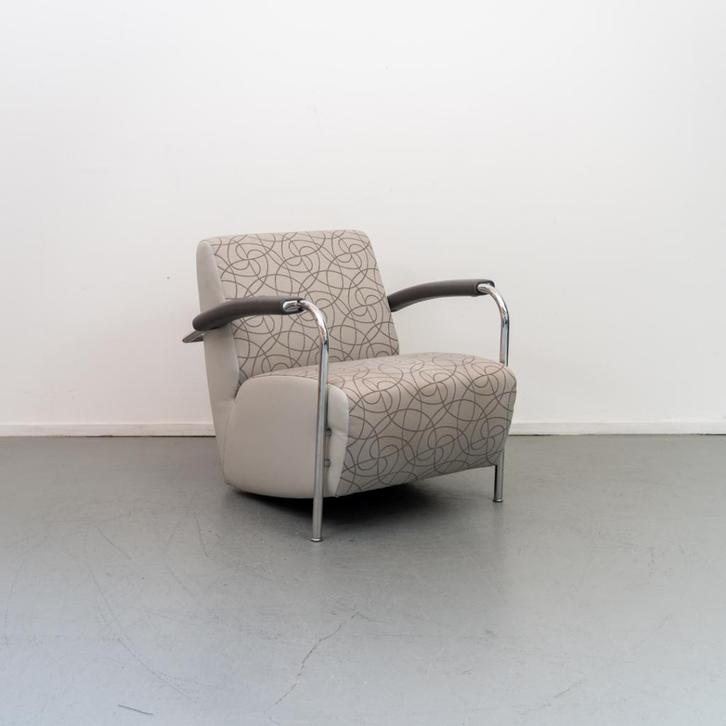 1x Leolux Scylla Fauteuil Laag Beige / Grijs - Rondjesmotief, Huis en Inrichting, Fauteuils, Zo goed als nieuw, Leer, Metaal, Stof