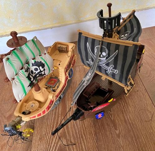 Piraten schip Simba - 2 piratenschepen op wieltjes e.a. art., Kinderen en Baby's, Speelgoed | Playmobil, Gebruikt, Ophalen of Verzenden