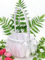 Prachtige witte satijnen strooimandje met strass stenen., Ophalen of Verzenden, Nieuw, Feestartikel, Geboorte of Huwelijk