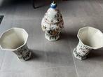 3 delig Delfts kaststel met polychroom bloemen gedecoreerd., Huis en Inrichting, Ophalen, Overige kleuren, Aardewerk of Porselein