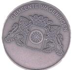 GEMEENTE  WAGENINGEN         STAD DER  BEVRIJDING, Postzegels en Munten, Penningen en Medailles, Verzenden, Overige materialen