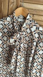 Sandro zijde logo blouse sjaalkraag beige zwart, Kleding | Dames, Blouses en Tunieken, Beige, Sandro, Ophalen of Verzenden, Zo goed als nieuw