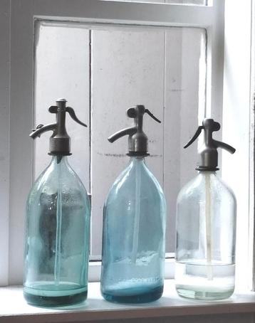 Antieke spuitfles, vintage spuitfles, waterspuitfles beschikbaar voor biedingen