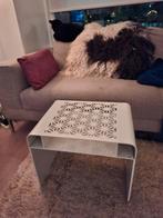 Design on Stock Koyo salontafel overzettafel, Huis en Inrichting, Tafels | Bijzettafels, 45 tot 60 cm, Minder dan 55 cm, Metaal of Aluminium